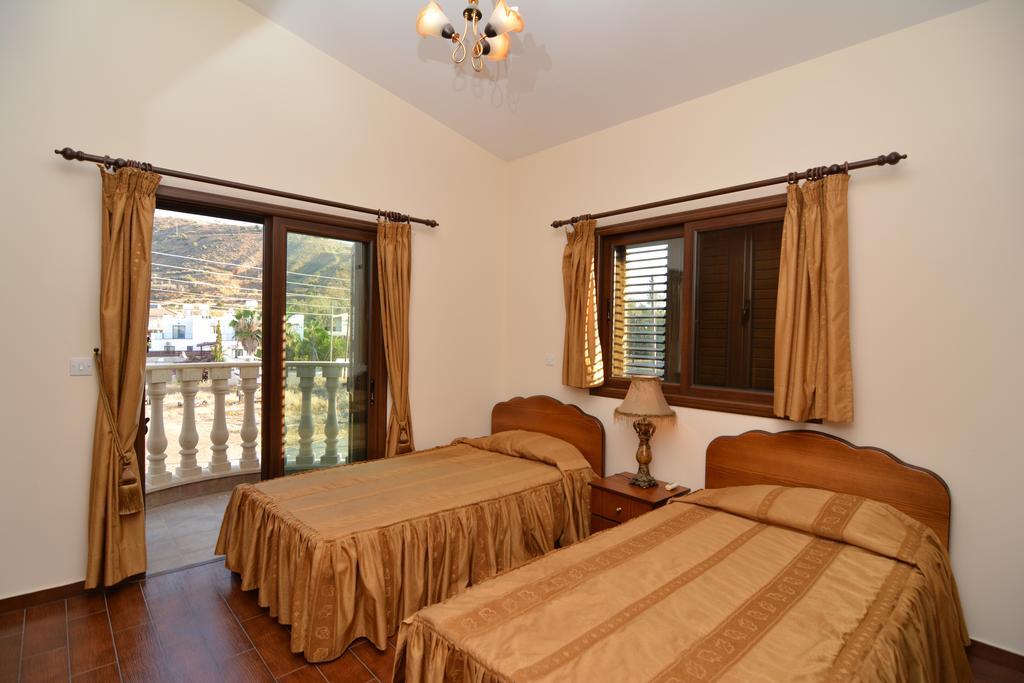 Kalli Villa Pomos Chambre photo